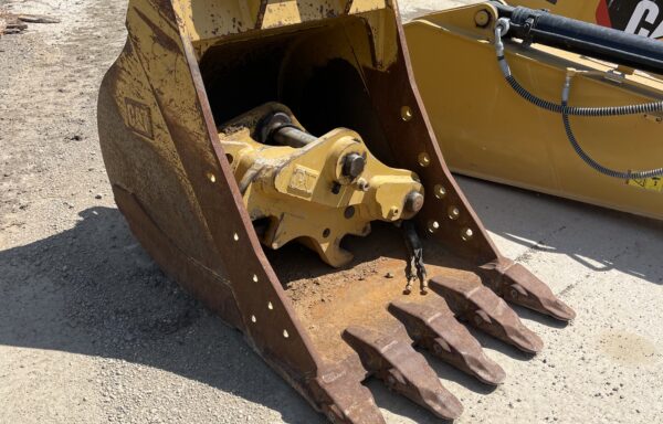 CAT 323 Bucket- 320B Linkage- 42″ 1.31 Yds with Pins & Keepers